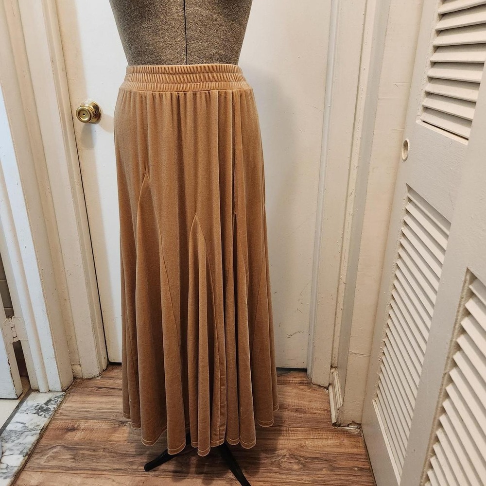 R.Vivimos Velvet Maxi Skirt – Tan / Camel